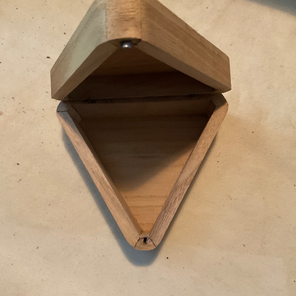 Hinged trinket box with butterfly accent. H260 - Picture 2 of 4